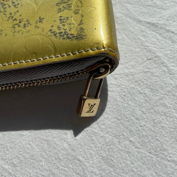 Louis Vuitton Silver-Green Monogram Vernis Zippy Organizer Wallet Zip Around - Picture 4 of 10